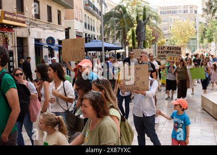 Valencia, Spanien - 23. Mai 2024: Tausende von Menschen nehmen an einem Protest Teil Stockfoto