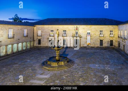 Largo do Paco, erzbischöflicher Palast Hof mit dem Chafariz dos Castelos (Brunnen), Braga, Minho, Portugal Stockfoto
