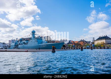 KOPENHAGEN, DÄNEMARK – 14. APRIL 2024: Die HDMS Thetis ist ein Ozeanpatrouillenschiff der Thetis-Klasse, das zur Königlichen Dänischen Marine gehört. Stockfoto