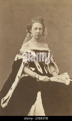 Antikes Foto von 1866 Carte de Visite, Louise of the Netherlands (1828-1871). Sie war von 1859 bis zu ihrem Tod 1871 Königin von Schweden und Norwegen als Ehefrau von König Karl XV. & IV. QUELLE: ORIGINAL CDV Stockfoto