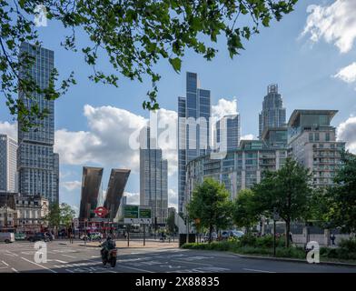 Hochhausarchitektur am Vauxhall Cross in London, Großbritannien, am 23. Mai 2024 Stockfoto