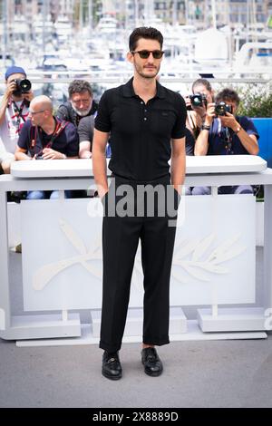 Cannes, Frankreich. Mai 2024. Pierre Niney nimmt am Fotocall „Le Comte de Monte-Cristo“ beim 77. Jährlichen Filmfestival in Cannes am 23. Mai 2024 im Palais des Festivals Teil. (Foto: Daniele Cifala/NurPhoto) Credit: NurPhoto SRL/Alamy Live News Stockfoto