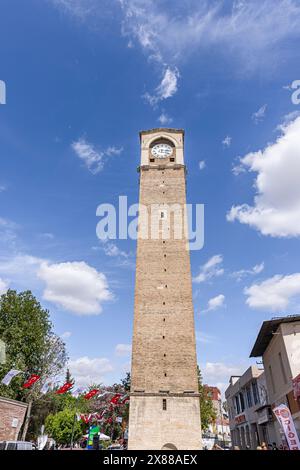 Türkei,Adana,20. April 2024 ; Buyuksaat. Der Adana Grand Clock Tower befindet sich in der Ali Münif Street im Stadtteil Seyhan. Sie wurde zwischen 1881 und 1882 erbaut. Stockfoto
