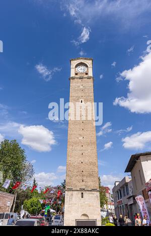 Türkei,Adana,20. April 2024 ; Buyuksaat. Der Adana Grand Clock Tower befindet sich in der Ali Münif Street im Stadtteil Seyhan. Sie wurde zwischen 1881 und 1882 erbaut. Stockfoto