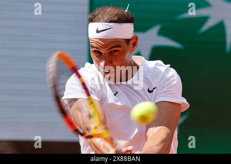 Paris, Paris, Frankreich. Mai 2024. RAFAEL NADAL beim Training am Philippe Chatrier Zentralgericht von Roland Garros 2024, im Roland Garros Stadion. (Kreditbild: © Loic Baratoux/ZUMA Press Wire) NUR REDAKTIONELLE VERWENDUNG! Nicht für kommerzielle ZWECKE! Stockfoto