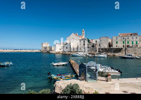Der Hafen in Giovinazzo, Italien. Stockfoto