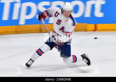 Prag, Tschechische Republik. Mai 2024. TREVOR ZEGRAS aus den USA während des Viertelfinalspiels der IIHF Eishockey-Weltmeisterschaft 2024 zwischen USA und Tschechien in der O2 Arena in Prag, Tschechien, 23. Mai 2024. (Kreditbild: © Slavek Ruta/ZUMA Press Wire) NUR REDAKTIONELLE VERWENDUNG! Nicht für kommerzielle ZWECKE! Stockfoto