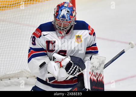 Prag, Tschechische Republik. Mai 2024. Torhüter CHARLIE LINDGREN aus den USA beim Viertelfinalspiel der IIHF Eishockey-Weltmeisterschaft 2024 zwischen USA und Tschechien in der O2 Arena in Prag, Tschechien, 23. Mai 2024. (Kreditbild: © Slavek Ruta/ZUMA Press Wire) NUR REDAKTIONELLE VERWENDUNG! Nicht für kommerzielle ZWECKE! Stockfoto