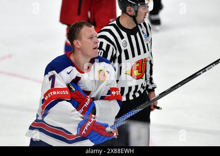 Prag, Tschechische Republik. Mai 2024. Kapitän BRADY TKACHUK aus den USA während des Viertelfinalspiels der IIHF Eishockey-Weltmeisterschaft 2024 zwischen USA und Tschechien in der O2 Arena in Prag, Tschechien, 23. Mai 2024. (Kreditbild: © Slavek Ruta/ZUMA Press Wire) NUR REDAKTIONELLE VERWENDUNG! Nicht für kommerzielle ZWECKE! Stockfoto