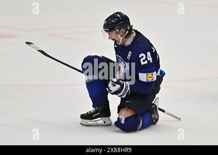 Ostrava, Tschechische Republik. Mai 2024. Schweden gegen Finnland im Viertelfinalspiel der IIHF-Weltmeisterschaft 2024 in Ostrava, Tschechien, am 23. Mai 2024. Hannes Bjorninen (FIN). Quelle: Jaroslav Ozana/CTK Photo/Alamy Live News Stockfoto