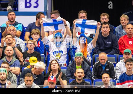 Ostrava, Tschechische Republik. Mai 2024. Schweden gegen Finnland im Viertelfinalspiel der IIHF-Weltmeisterschaft 2024 in Ostrava, Tschechien, am 23. Mai 2024. Finnlands Fans. Quelle: Vladimir Prycek/CTK Photo/Alamy Live News Stockfoto