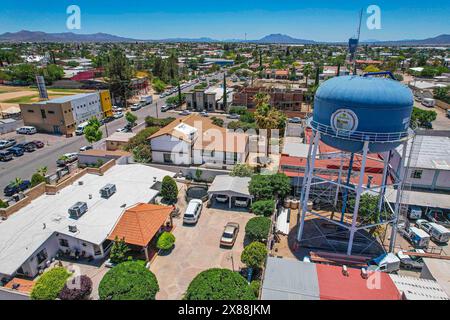 Luftaufnahme von Douglas Arizona in den Vereinigten Staaten, Grenzmauer und Agua Prieta Sonora Mexiko Stadt grenzt an die USA. Douglas in Cochise County im US-Bundesstaat. (Luis Gutierrez / Norte Photo) Vista Aerea de Douglas Arizona en Lo Estados Unidos, muro fronterizo y Agua Prieta Sonora Mexico ciudad mexicana frentera con EU. Douglas en el condado de Cochise en el estado estadounidense. (Foto Luis Gutierrez / Norte) Stockfoto