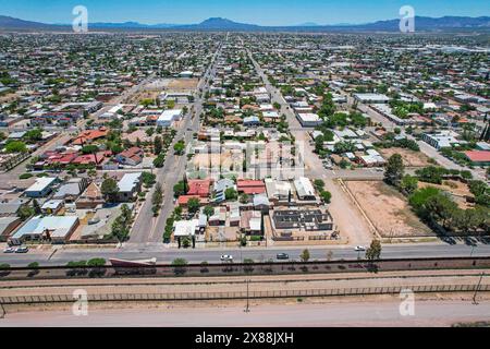 Luftaufnahme von Douglas Arizona in den Vereinigten Staaten, Grenzmauer und Agua Prieta Sonora Mexiko Stadt grenzt an die USA. Douglas in Cochise County im US-Bundesstaat. (Luis Gutierrez / Norte Photo) Vista Aerea de Douglas Arizona en Lo Estados Unidos, muro fronterizo y Agua Prieta Sonora Mexico ciudad mexicana frentera con EU. Douglas en el condado de Cochise en el estado estadounidense. (Foto Luis Gutierrez / Norte) Stockfoto