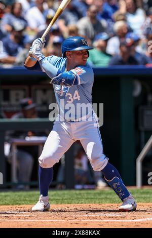 Kansas City, MO, USA. Mai 2024. Freddy Fermin (34) schlägt im Kauffman Stadium in Kansas City gegen die Detroit Tigers. David Smith/CSM/Alamy Live News Stockfoto