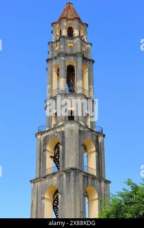 302 der 43 m hohe, 1815-30 gebaute Glockenturm des Manaca Iznaga Anwesens, der zur Überwachung der Sklaven auf der Plantage bestimmt war. Trinidad-Kuba. Stockfoto