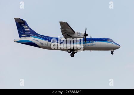 Eine Air Saint-Pierre ATR 42 landet am Flughafen Montreal Pierre Elliott Trudeau. Air Saint-Pierre ist eine französische Fluggesellschaft mit Sitz in Saint-Pierre. Diese Fluggesellschaft betreibt Flüge zwischen den Inseln Saint-Pierre und Miquelon-Langlade und nach Montreal, Kanada Stockfoto