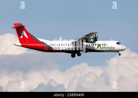 Rom, Italien. April 2024. Eine Aeroitalia Regional (AirConnect) ATR 72-600, die am Flughafen Rom Fiumicino landet. Am 6. November 2023 hat Aeroitalia einen Anteil von 93,86% an der rumänischen Regionalfluggesellschaft AirConnect erworben (Credit Image: © Fabrizio Gandolfo/SOPA images via ZUMA Press Wire). Nicht für kommerzielle ZWECKE! Stockfoto