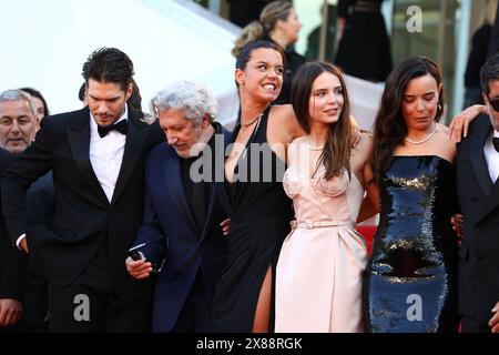 23. Mai 2024, Cannes, Cote D'azur, Frankreich: ADELE EXARCHOPOULOS geht auf dem roten Teppich vor der Premiere von „Beating Hearts“ beim 77. Jährlichen Filmfestival von Cannes im Palais des Festivals in Cannes (Foto: © Mickael Chavet/ZUMA Press Wire) NUR REDAKTIONELLE VERWENDUNG! Nicht für kommerzielle ZWECKE! Stockfoto