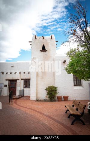 Das Branigan Cultural Center, das 1935 im Pueblo Revival Stil erbaut wurde, war einst die erste Bibliothek in Las Cruces und beherbergt heute kulturelle Veranstaltungen, Las Cruces NM Stockfoto