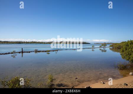 Urunga ist eine kleine Küstenstadt an der Ostküste Australiens, in der Nähe von Coffs Harbour, mit atemberaubenden Stränden und kilometerlanger Promenade über der Lagune Stockfoto