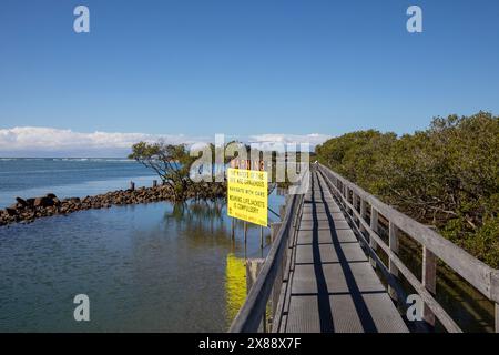 Urunga ist eine kleine Küstenstadt an der Ostküste Australiens, in der Nähe von Coffs Harbour, mit atemberaubenden Stränden und kilometerlanger Promenade über der Lagune Stockfoto