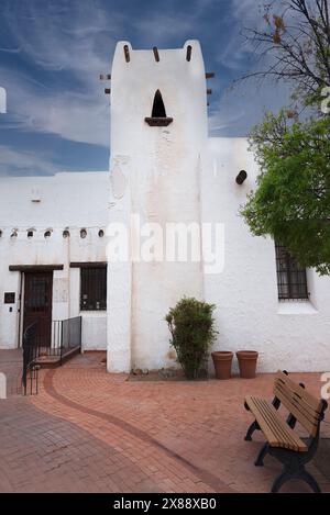 Das Branigan Cultural Center, das 1935 im Pueblo Revival Stil erbaut wurde, war einst die erste Bibliothek in Las Cruces und beherbergt heute kulturelle Veranstaltungen, Las Cruces NM Stockfoto