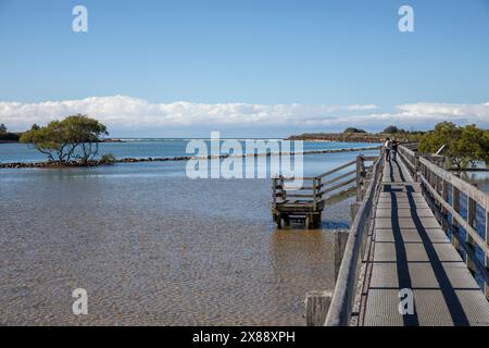 Urunga ist eine kleine Küstenstadt an der Ostküste Australiens, in der Nähe von Coffs Harbour, mit atemberaubenden Stränden und kilometerlanger Promenade über der Lagune Stockfoto