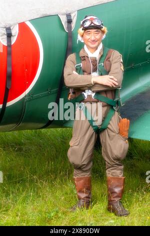 Japanischer Pilot auf der Temps des Helices Air Show 2024 in La Ferte-Alais, Frankreich Stockfoto