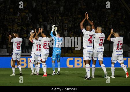 SC - CRICIUMA - 05/23/2024 - COPA DO BRASIL 2024, CRICIUMA x BAHIA - Bahia Spieler, die das Feld für das Spiel gegen Criciuma im Heriberto Hulse Stadion für die Copa do Brasil 2024 Meisterschaft betreten. Foto: Leonardo Hubbe/AGIF Stockfoto