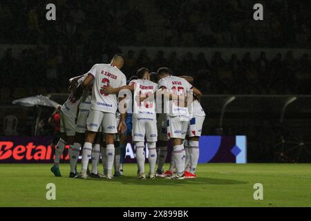 SC - CRICIUMA - 05/23/2024 - COPA DO BRASIL 2024, CRICIUMA x BAHIA - Bahia Spieler, die das Feld für das Spiel gegen Criciuma im Heriberto Hulse Stadion für die Copa do Brasil 2024 Meisterschaft betreten. Foto: Leonardo Hubbe/AGIF (Foto: Leonardo H&#xfc;bbe/AGIF/SIPA USA) Stockfoto