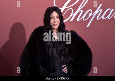 Cannes, Frankreich. Mai 2024. Cher kommt auf dem roten Teppich bei der amfAR Cannes Gala 30. Ausgabe, die vom Chopard and Red Sea International Film Festival am 23. Mai 2024 in Cap d’Antibes, Frankreich, präsentiert wird. Foto: Rocco Spaziani/UPI Credit: UPI/Alamy Live News Stockfoto