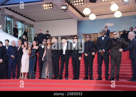 23. Mai 2024, Cannes, Frankreich: Präsident der Internationalen Kritikerwoche der Jury, Audrey Diwan, Ahmed Hamidi, Alain Chabat, Anthony Bajon, Karim Laklou, FranÃ Civil, AdÃ¨le Exarchopoulos, Alain Attal, Gilles Lellouche, Ã Bouchez, Mallory Wanecque, Malik Frikah, Produzent Hugo Selignac, Jean-Pascal Zadi, Vincent Lacoste und RaphaÃ«l Quenard nehmen am „L'Amour Ouf“ (Beating Hearts) Roter Teppich beim 77. jährlichen Filmfestival von Cannes am Palais des Festivals am 23. Mai 2024 in Cannes, Frankreich (Foto: © Frederick Injimbert/ZUMA Press Wire) Teil. Nicht für kommerzielle USA Stockfoto