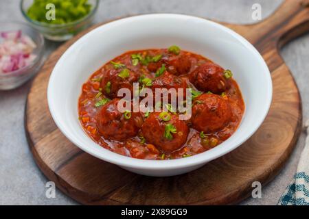 Köstliches indochinesisches Essen „Gemüse Mandschurei“. Aus Kohl und Gemüse. Stockfoto