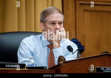 Washington, Vereinigte Staaten. Mai 2024. Der US-Repräsentant Jim Jordan (Republikaner von Ohio), Vorsitzender des US-House Committee on the Judiciary leitet am Donnerstag, den 23. Mai 2024 den Vorsitz in einem House Committee on the Judiciary Hearing âOversight vom Bureau of Alcohol Tobacco Firearms und Explosivesâ im Rayburn House Office Building in Washington, DC. Quelle: Rod Lamkey/CNP/dpa/Alamy Live News Stockfoto