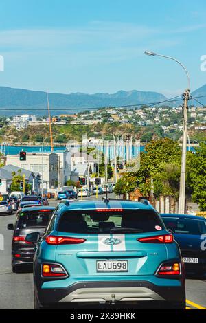 Hauptstadtverkehr am Nachmittag entlang der Wellington Road, Kilbirnie. Stockfoto