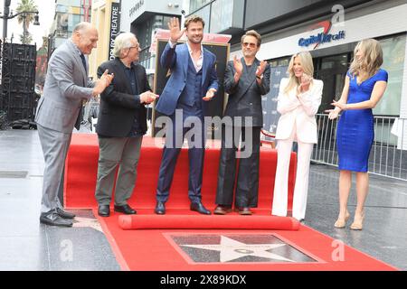 Mai 2024, Los Angeles, Kalifornien, USA: Steven Nissen, George Miller, Chris Hemsworth, Robert Downey Jr, Ellen K, Sarah Zurell bei einer Zeremonie, bei der Chris Hemsworth mit einem Stern auf dem Hollywood Walk of Fame geehrt wird (Credit Image: © Nina Prommer/ZUMA Press Wire) NUR ZUR REDAKTIONELLEN VERWENDUNG! Nicht für kommerzielle ZWECKE! Stockfoto