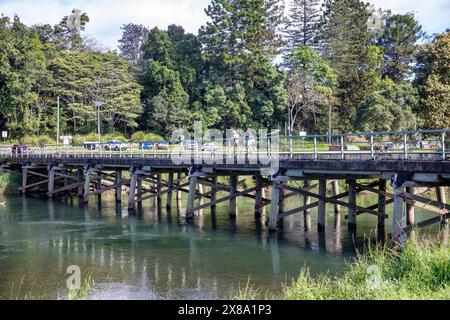 Bellingen Town am Wasserfall Way in der Mitte der Nordküste von New South Wales, Lavenders Bridge über den Bollinger River, NSW, Australien, 2024 Stockfoto