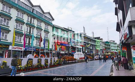 INDIEN, SIKKIM, GANGTOK, Dezember 2023, Tourist, Blick auf MG Road. Stockfoto