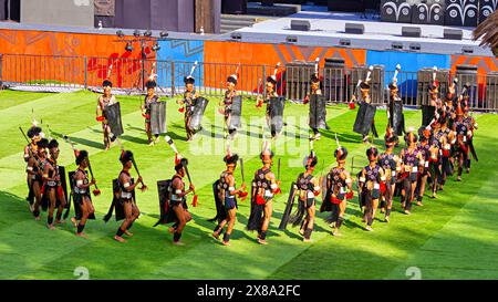 INDIEN, NAGALAND, KISAMA HERITAGE VILLAGE, Dezember 2023, Menschen, im Tribe of Nagaland gibt es traditionellen Tanz, Hornbill Festival. Stockfoto