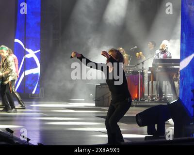 Met Life Stadium, East Rutherford, NJ 07073. Mai 2024. Zum Vergnügen eines schwankenden Fansees brachten die Rock and Roll Legends Mick Jagger, Keith Richards, Ronnie Wood, Darryl Jones und Steve Jordan die Rolling Stones Hackney Diamonds Tour ins LIFE Stadium außerhalb von Manhattan. ©Julia Mineeva/EGBN TV News/Alamy Live News Stockfoto