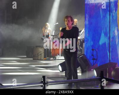 Met Life Stadium, East Rutherford, NJ 07073. Mai 2024. Zum Vergnügen eines schwankenden Fansees brachten die Rock and Roll Legends Mick Jagger, Keith Richards, Ronnie Wood, Darryl Jones und Steve Jordan die Rolling Stones Hackney Diamonds Tour ins LIFE Stadium außerhalb von Manhattan. ©Julia Mineeva/EGBN TV News/Alamy Live News Stockfoto