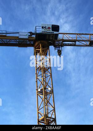 Liebherr-Kran wird beim Bau eines neuen A- und E-Gebäudes im Krankenhaus Pilgrim eingesetzt Stockfoto