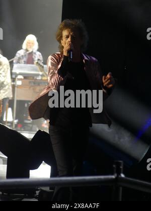 Met Life Stadium, East Rutherford, NJ 07073. Mai 2024. Zum Vergnügen eines schwankenden Fansees brachten die Rock and Roll Legends Mick Jagger, Keith Richards, Ronnie Wood, Darryl Jones und Steve Jordan die Rolling Stones Hackney Diamonds Tour ins LIFE Stadium außerhalb von Manhattan. ©Julia Mineeva/EGBN TV News/Alamy Live News Stockfoto