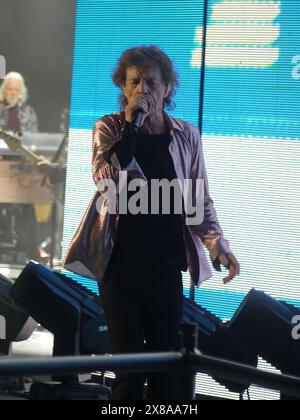 Met Life Stadium, East Rutherford, NJ 07073. Mai 2024. Zum Vergnügen eines schwankenden Fansees brachten die Rock and Roll Legends Mick Jagger, Keith Richards, Ronnie Wood, Darryl Jones und Steve Jordan die Rolling Stones Hackney Diamonds Tour ins LIFE Stadium außerhalb von Manhattan. ©Julia Mineeva/EGBN TV News/Alamy Live News Stockfoto