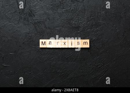 Marxismus Wort auf Holz Block geschrieben. marxismus Text auf Tisch, Konzept. Stockfoto