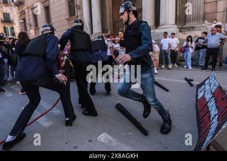 Palermo, Italien. Mai 2024. Flash Mob unserer Gewalt gegen die Gewalt der Regierung von Giorgia Meloni. (Foto: Antonio Melita/Pacific Press) Credit: Pacific Press Media Production Corp./Alamy Live News Stockfoto