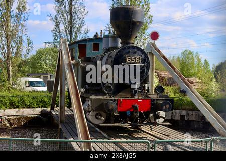 Alte Lokomotive im Veturitalli Kunstmuseum in Salo, Finnland Stockfoto