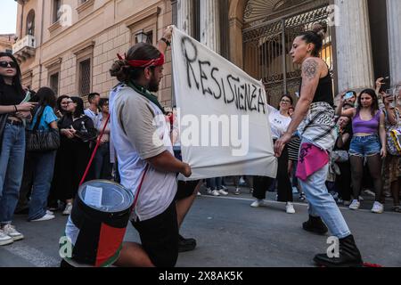 Palermo, Italien. Mai 2024. Flash Mob unserer Gewalt gegen die Gewalt der Regierung von Giorgia Meloni. (Kreditbild: © Antonio Melita/Pacific Press via ZUMA Press Wire) NUR REDAKTIONELLE VERWENDUNG! Nicht für kommerzielle ZWECKE! Stockfoto