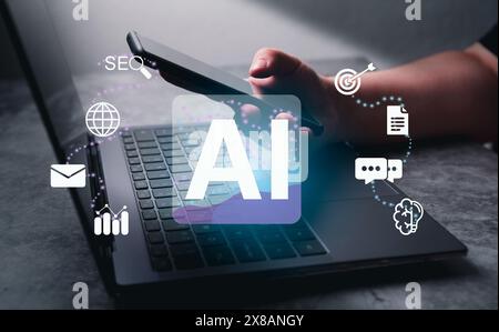 Frau, die Smartphone und Laptop mit der Kraft der KI nutzt. Künstliche Intelligenz. Geben Sie die Eingabeaufforderung für generiert etwas ein. Stockfoto