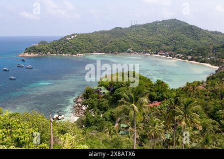 Blick auf eine Bucht vom Aussichtspunkt John-Suwan, Koh Tao, Thailand Stockfoto